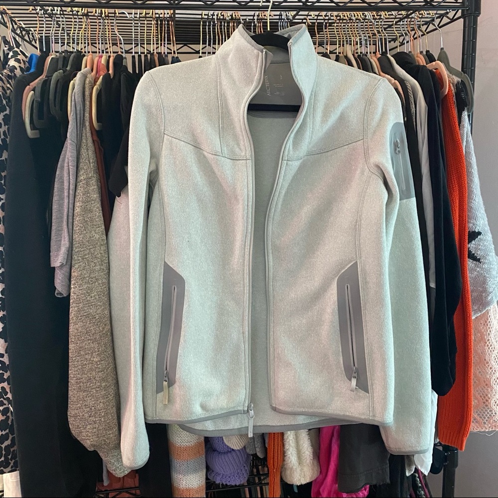 Arc’Teryx Women’s Small Zip Jacket